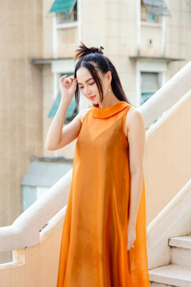 Chiếc váy giúp Ý Nhi 'chặt đẹp' dàn mỹ nhân Miss World hóa ra 'đụng hàng' 1 phú bà Vbiz hinh 10 1745221623 150 width780h.jpg
