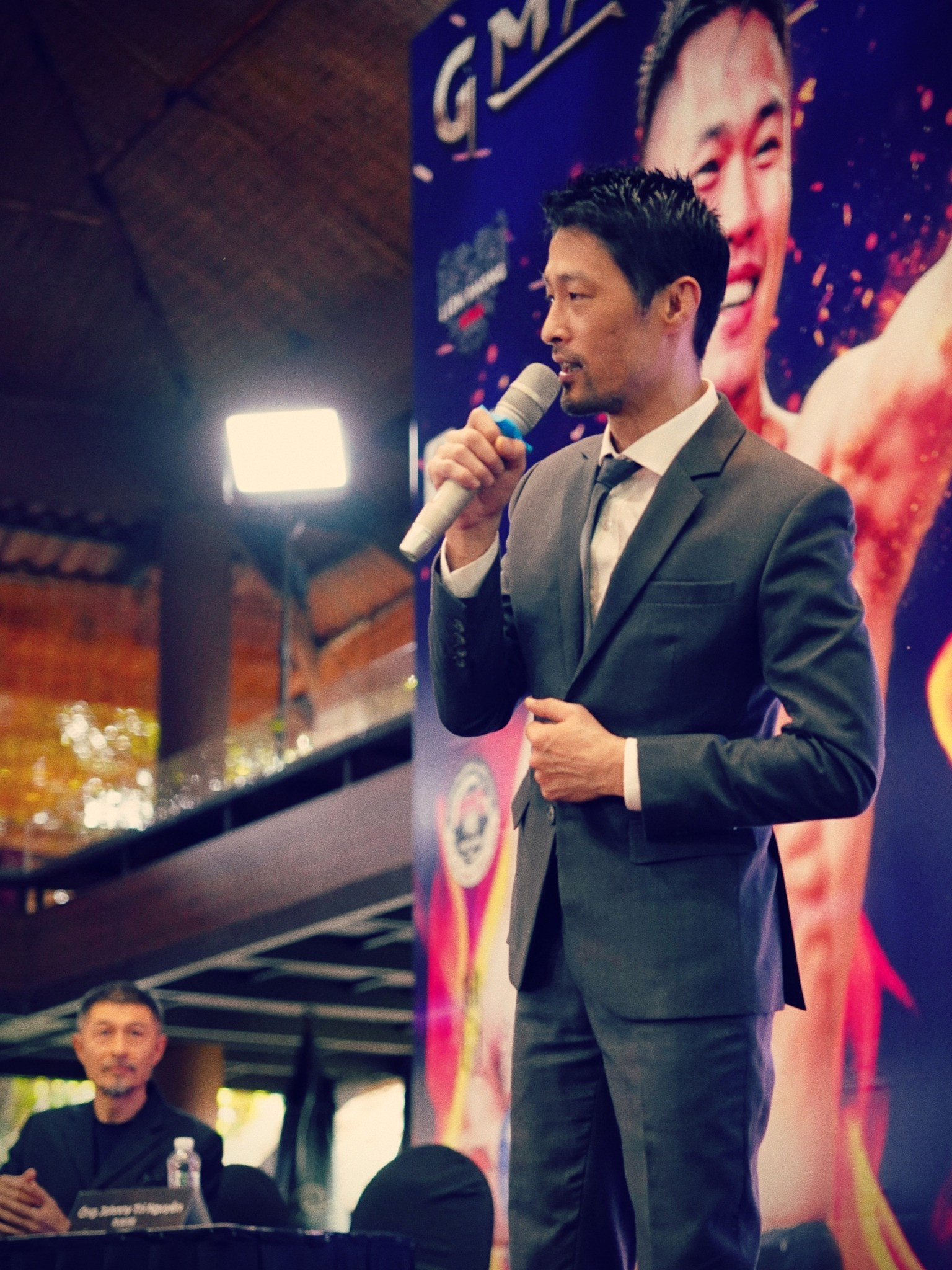Johnny Trí Nguyễn từng có cuộc hôn nhân kéo dài 7 năm với người vợ là ca sĩ, hiện tại ra sao? Người vợ đầu làm nghề ca sĩ của Johnny Trí Nguyễn ở đâu, giờ ra sao? - Ảnh 3.