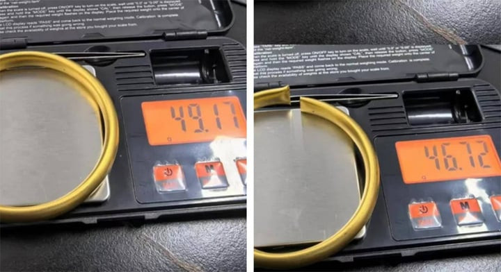 Chiếc vòng tay giảm 1,7 gram sau khi bị rỉ nước.