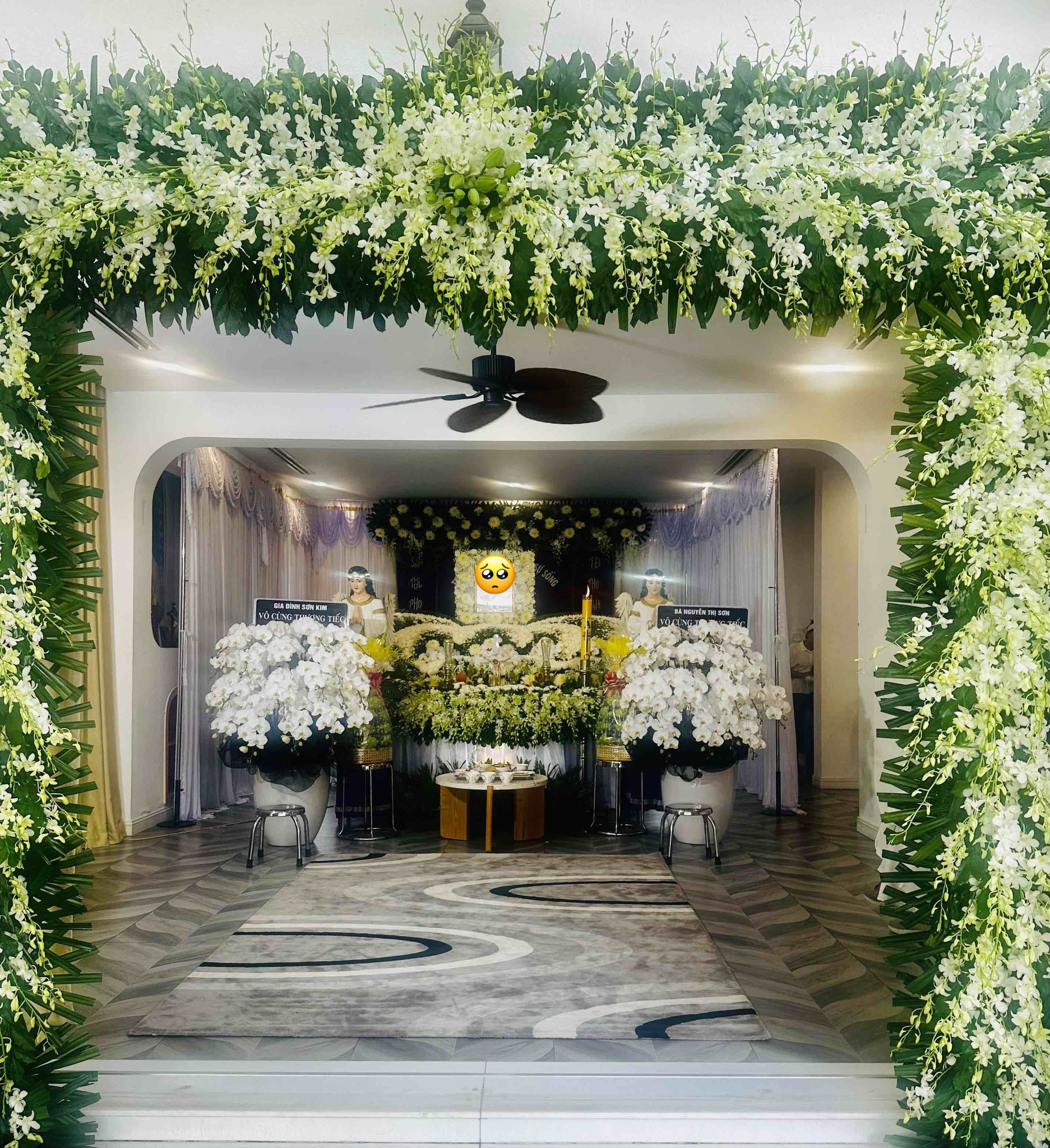 Mẹ vợ xót xa chia sẻ hình ảnh đầu tiên trong tang lễ của CEO Hồ Nhân