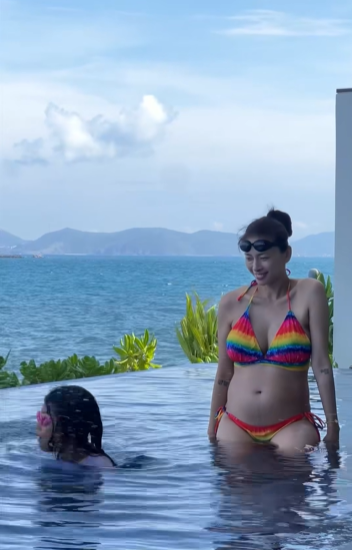 Ngô Thanh Vân mặc bikini lộ bụng bầu to tướng ở tháng thứ 6 Ngô Thanh Vân mặc bikini khoe bụng bầu to tướng ở tháng thứ 6