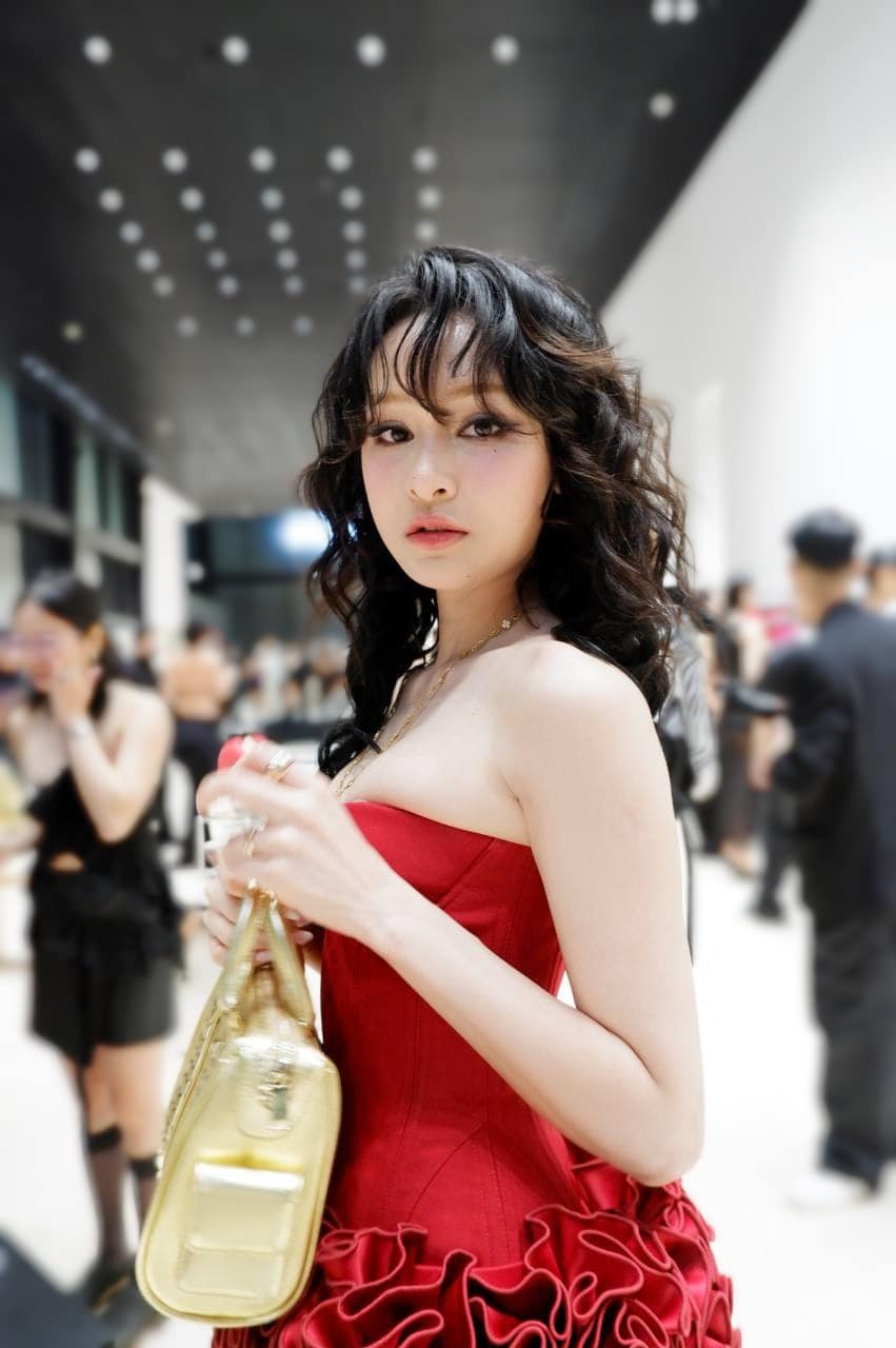 Nhận bão tiêu cực Hiền Hồ khóa bình luận trang cá nhân