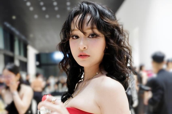 Nhận 'bão' tiêu cực, Hiền Hồ khóa bình luận trang cá nhân