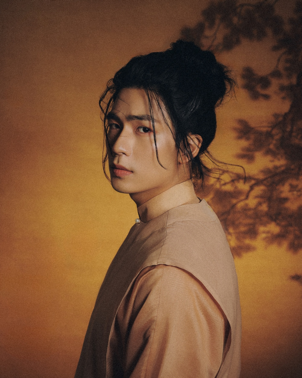 Tái xuất điện ảnh sau 6 năm Quốc Anh lập cú đúp trăm tỷ trong nửa đầu năm