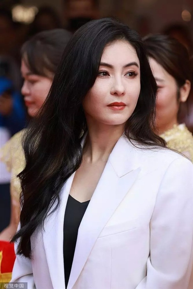 Trương Bá Chi công khai con thứ 3, danh tính người cha vẫn là ẩn số Trương Bá Chi công khai con thứ 3 danh tính người cha vẫn là ẩn số