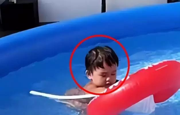 Trương Bá Chi công khai con thứ 3, danh tính người cha vẫn là ẩn số Trương Bá Chi công khai con thứ 3 danh tính người cha vẫn là ẩn số