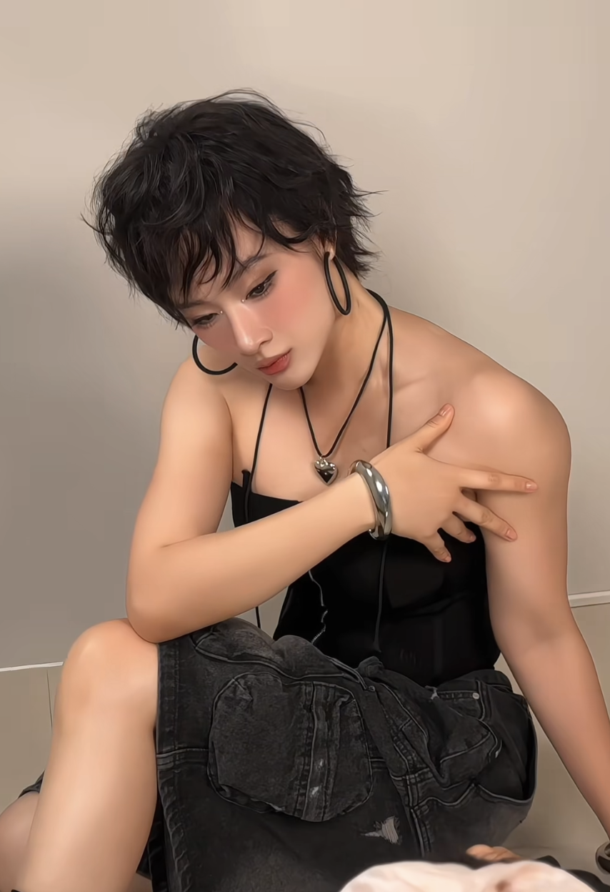 Angela Phương Trinh ăn chay trường, cơ bắp vẫn cuồn cuộn - phái mạnh 'dè chừng' httpswwwsaostarvnthoitrangangelaphuongtrinhvamvodenngongang202505121049149782html