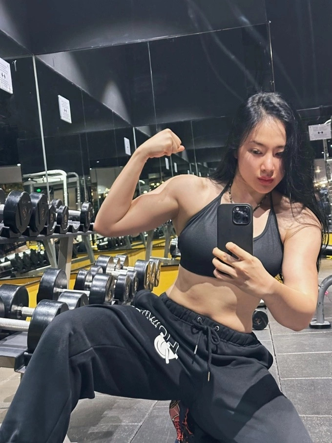 Angela Phương Trinh ăn chay trường, cơ bắp vẫn cuồn cuộn - phái mạnh 'dè chừng' httpswwwsaostarvnthoitrangangelaphuongtrinhvamvodenngongang202505121049149782html