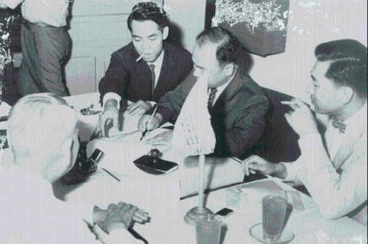 Sau khi trở về nước, ông được mời làm phóng viên cho hãng thông tấn Reuters (Anh) và các báo khác của Mỹ. Do có quan hệ rộng với các cơ quan quân sự, tình báo, thông tin Mỹ, cùng quan chức cao cấp của Phủ Tổng thống, Tổng nha Cảnh sát quốc gia, Bộ Tổng tham mưu… nên các chính khách, tướng tá của chế độ Sài Gòn hết sức quý trọng ông.