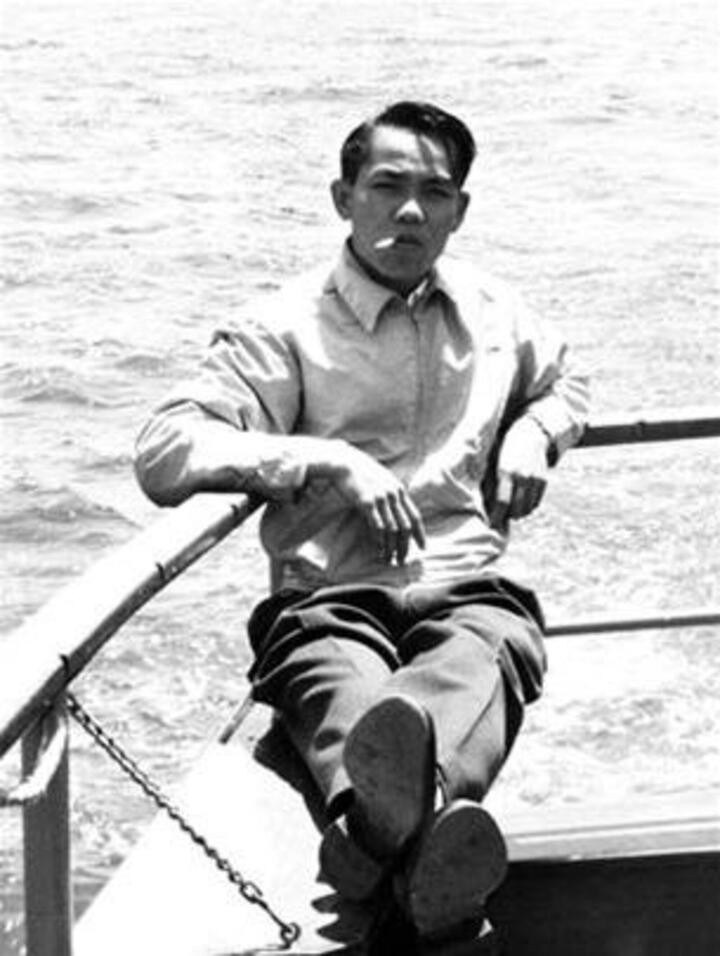 Tháng 10/1957, để có thể đi nhiều nơi, tiếp cận với những nhân vật quyền lực nhất, nhằm thu thập các tin tức tình báo nhanh chóng và chính xác nhất, Phạm Xuân Ẩn được Đảng cử sang Mỹ học ngành báo chí tại California từ 1957-1959.