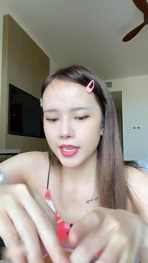 Cuối cùng Thiều Bảo Trâm đã thôi cố chấp với kiểu đầu ruột suốt 30 năm