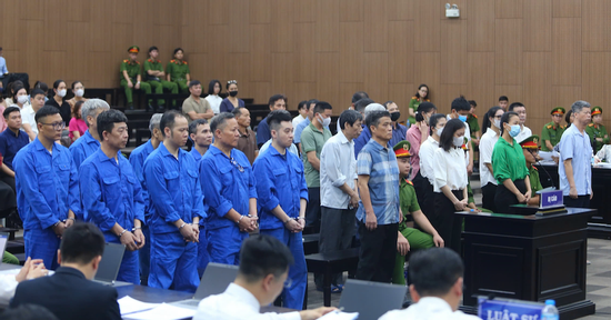 Đại gia khai thác trái phép đất hiếm xin lại con dấu để công ty hoạt động tiếp
