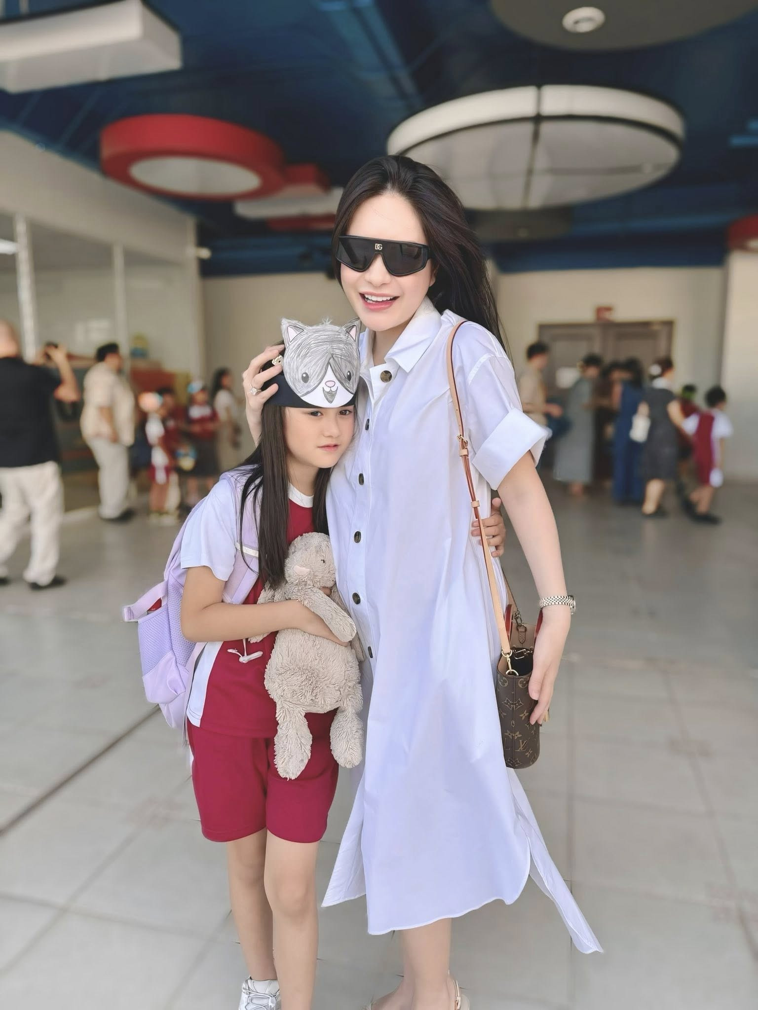 Đoàn Di Băng lộ diện sau drama dầu đội đầu vòng 2 lùm lùm nghi mang bầu lần 4