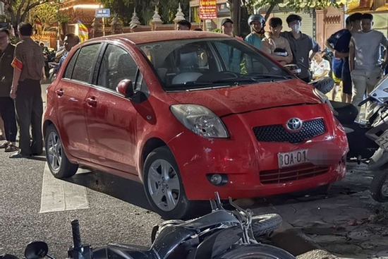 Hà Nội: Tạm đình chỉ trưởng công an xã liên quan đến vụ tai nạn liên hoàn 6 xe máy