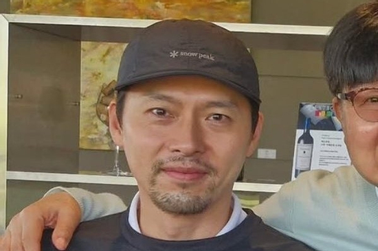 Không ai ngờ Hyun Bin trên thảm đỏ và ở nhà lại khác xa đến vậy