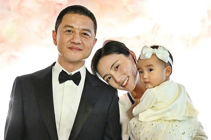 Lý Á Bằng nợ nần chồng chất, vợ trẻ vất vả chuyển nhà để tiết kiệm tiền