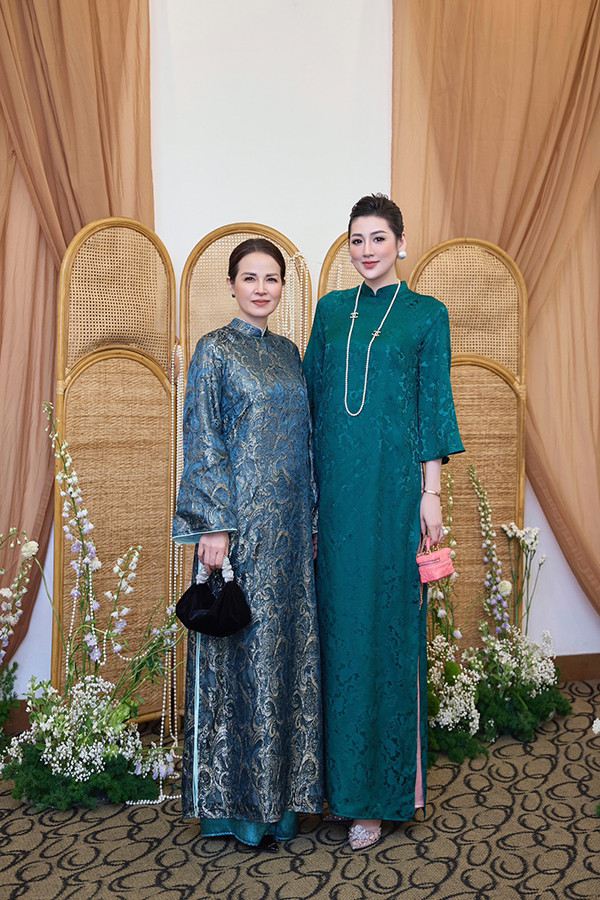 Mẹ ruột Á hậu Tú Anh: Tuổi U60 vẫn xinh đẹp, sang chảnh được con gái chiều chuộng - Ảnh 4.