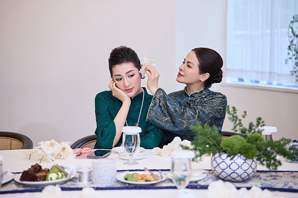 Mẹ ruột Á hậu Tú Anh: Tuổi U60 vẫn xinh đẹp, sang chảnh được con gái chiều chuộng - Ảnh 2.