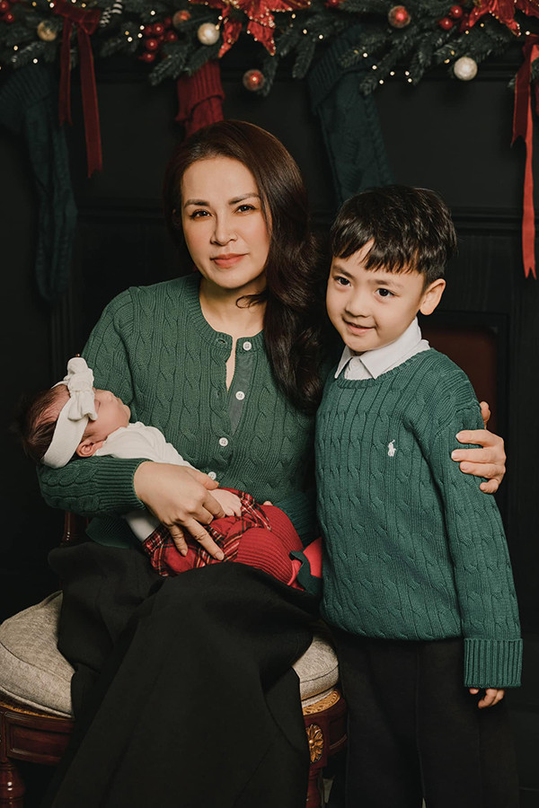 Mẹ ruột Á hậu Tú Anh: Tuổi U60 vẫn xinh đẹp, sang chảnh được con gái chiều chuộng - Ảnh 9.