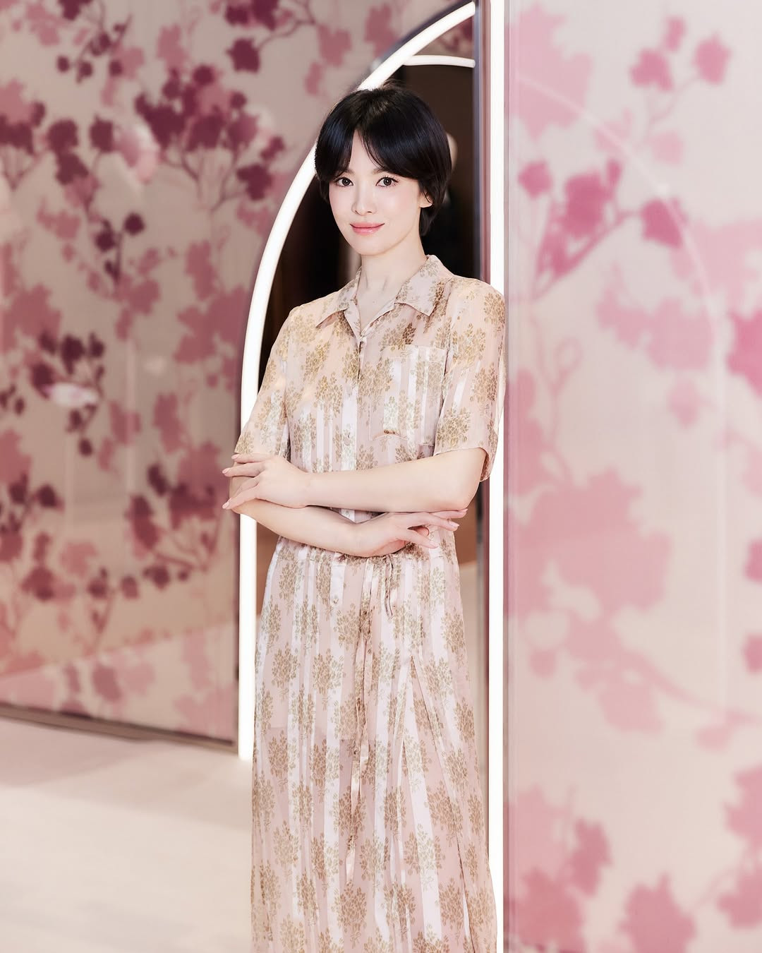 Nàng thấp bé ngoài 40 tuổi nhất định phải học 5 chiêu ăn mặc tôn dáng thanh lịch như Song Hye Kyo Nàng thấp bé ngoài 40 tuổi nhất định phải học 5 chiêu ăn vận tôn dáng thanh lịch như Song Hye Kyo- Ảnh 7.