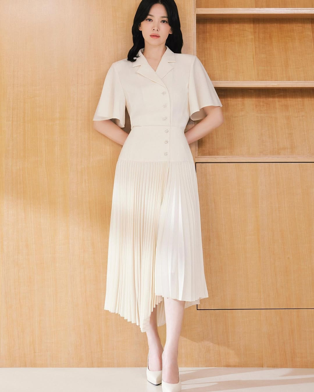 Nàng thấp bé ngoài 40 tuổi nhất định phải học 5 chiêu ăn mặc tôn dáng thanh lịch như Song Hye Kyo Nàng thấp bé ngoài 40 tuổi nhất định phải học 5 chiêu ăn vận tôn dáng thanh lịch như Song Hye Kyo- Ảnh 8.