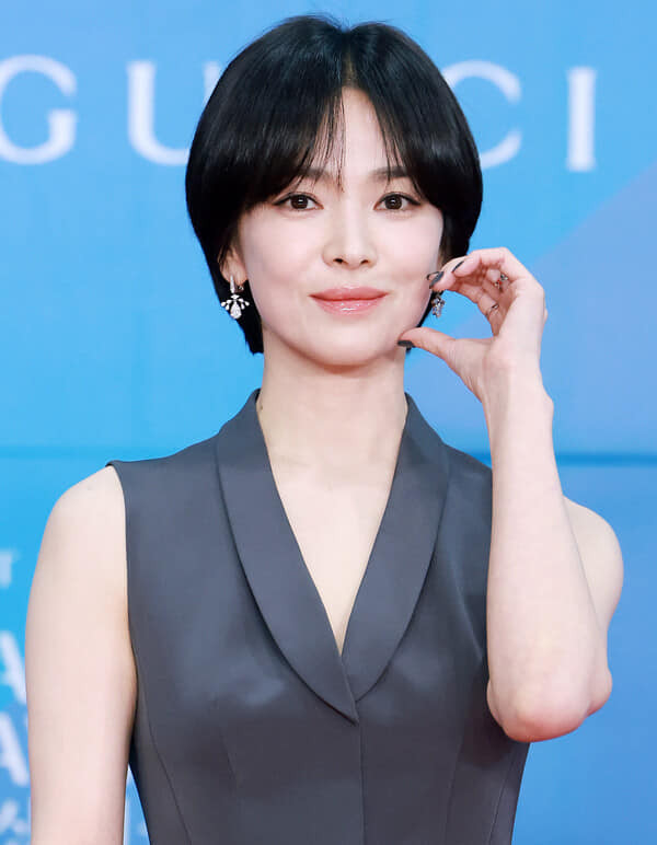 Nàng thấp bé ngoài 40 tuổi nhất định phải học 5 chiêu ăn mặc tôn dáng thanh lịch như Song Hye Kyo Nàng thấp bé ngoài 40 tuổi nhất định phải học 5 chiêu ăn vận tôn dáng thanh lịch như Song Hye Kyo- Ảnh 2.