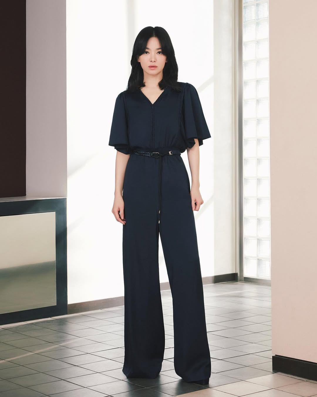 Nàng thấp bé ngoài 40 tuổi nhất định phải học 5 chiêu ăn mặc tôn dáng thanh lịch như Song Hye Kyo Nàng thấp bé ngoài 40 tuổi nhất định phải học 5 chiêu ăn vận tôn dáng thanh lịch như Song Hye Kyo- Ảnh 5.
