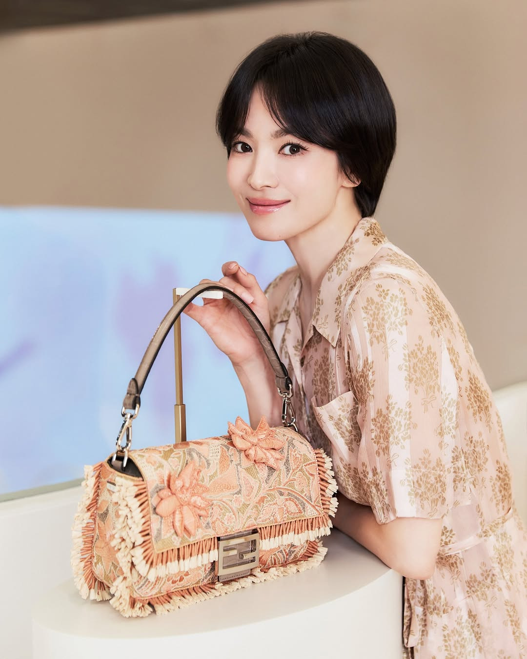 Nàng thấp bé ngoài 40 tuổi nhất định phải học 5 chiêu ăn mặc tôn dáng thanh lịch như Song Hye Kyo Nàng thấp bé ngoài 40 tuổi nhất định phải học 5 chiêu ăn vận tôn dáng thanh lịch như Song Hye Kyo- Ảnh 3.
