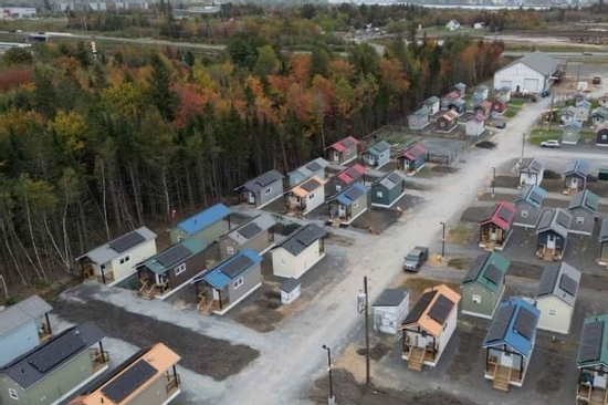 Ngôi làng tí hon của người vô gia cư, món quà tuyệt vời từ triệu phú nhân hậu