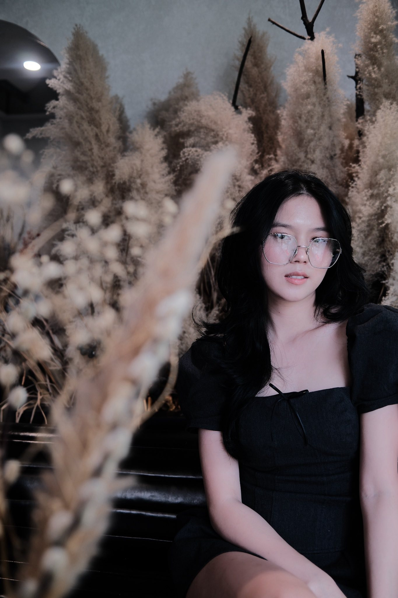 Tủ đồ 2 màu đen - trắng của vợ cầu thủ Nguyễn Thành Chung: Đơn giản mà sang - Ảnh 8.