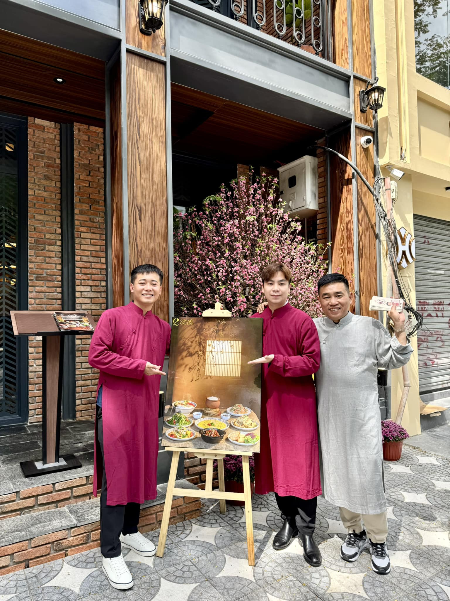 Ảnh rể nổi tiếng của Quang Linh Vlog có động thái lạ sau 1 tháng em vợ bị bắt