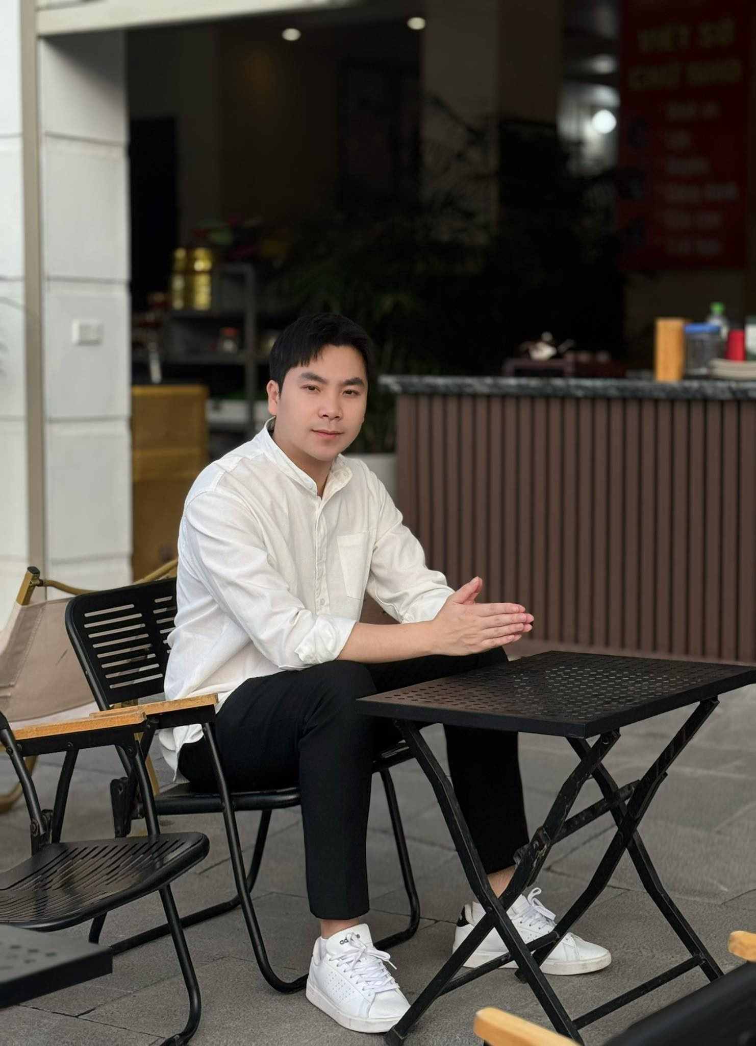 Ảnh rể nổi tiếng của Quang Linh Vlog có động thái lạ sau 1 tháng em vợ bị bắt