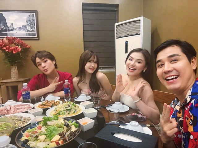 Dàn phù dâu toàn cái tên khủng trong đám cưới Hồ Quỳnh Hương