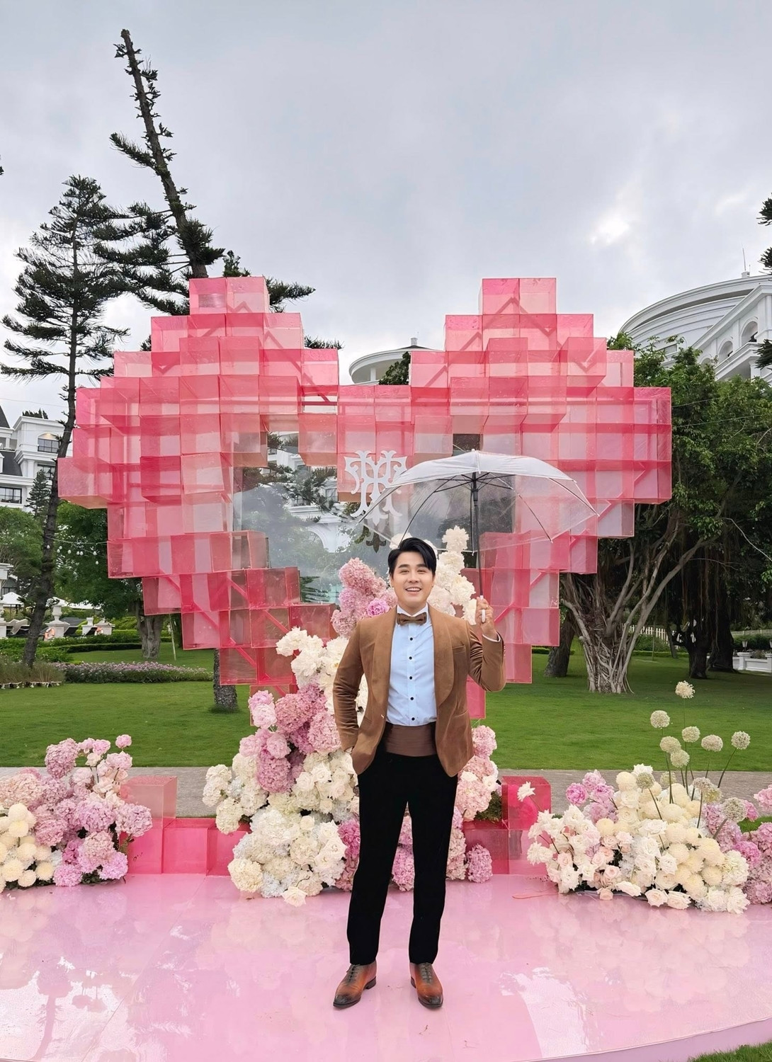 Không gian đám cưới sang trọng như cổ tích Hồ Quỳnh Hương