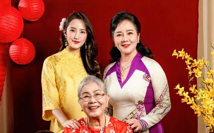 Mẹ vợ quyền lực của Phan Thành hiếm hoi lộ mặt diện mạo bà ngoại lập tức gây sốt