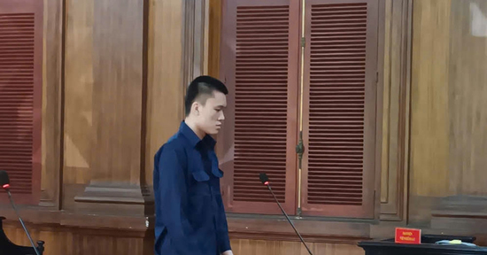 Nam thanh niên lừa tiền tỷ của nữ đồng nghiệp rồi 'nướng' vào cờ bạc
