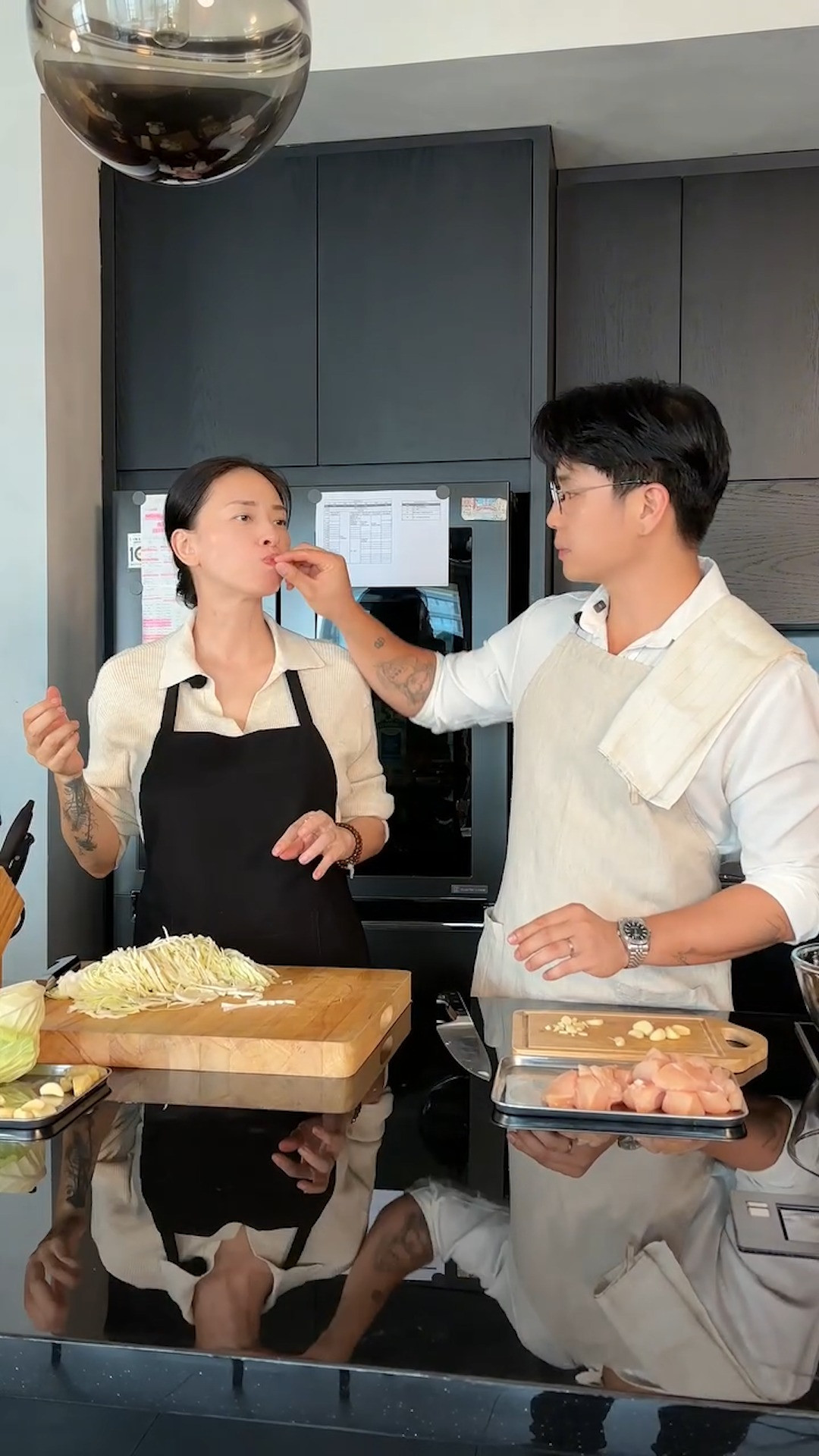 Ngô Thanh Vân và ông xã phát cẩu lương ngập mặt sau thông báo có tin vui