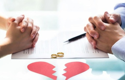 Người phụ nữ bất ngờ đòi ly hôn chồng sau 12 năm chung sống vì tin lời AI