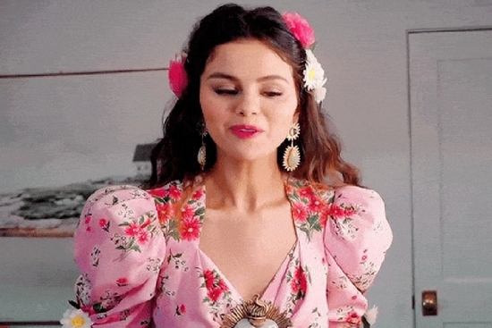 Sốc: Selena Gomez bị 'bóc trần' không phải là tỷ phú, còn nợ nần chồng chất?