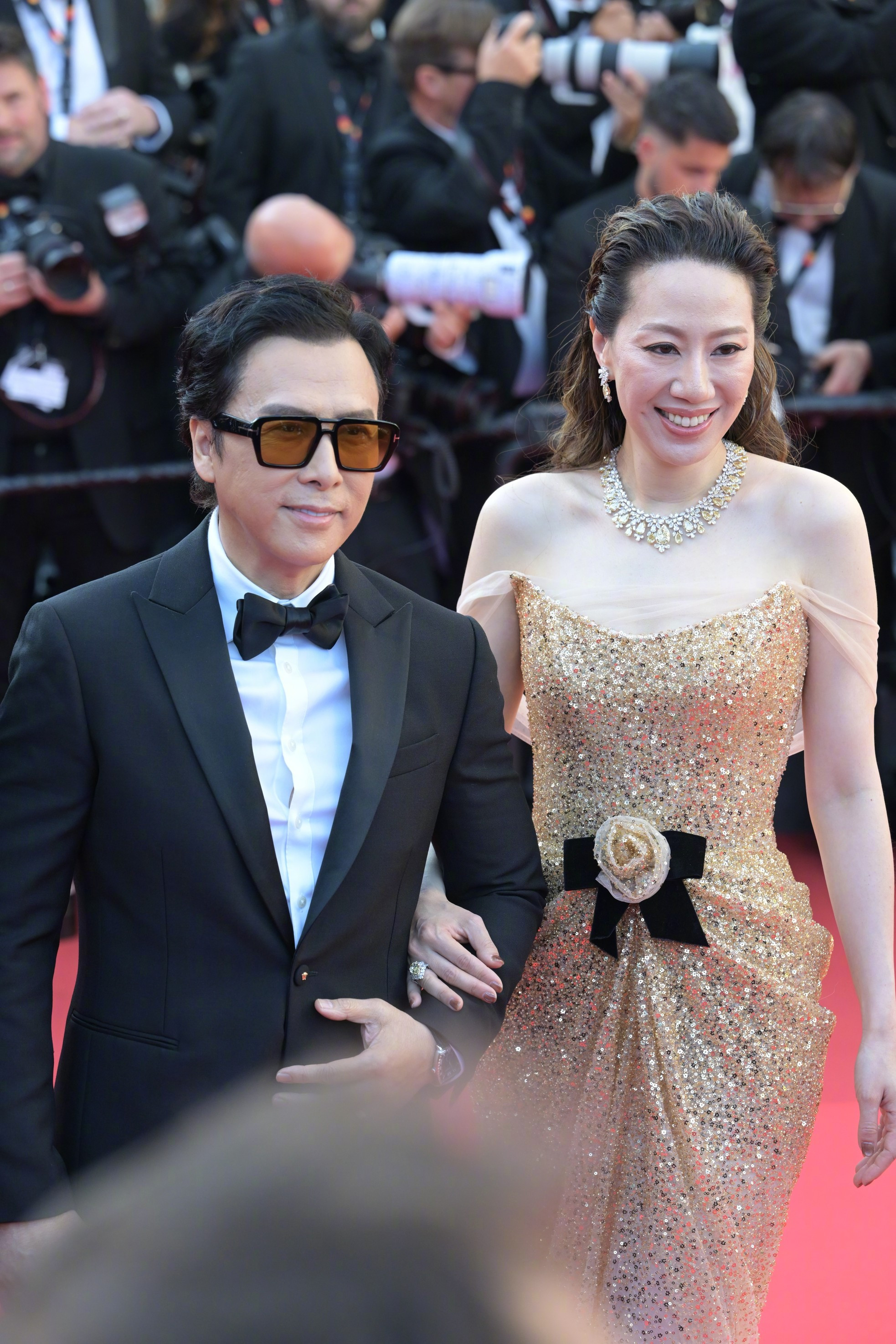Chân Tử Đan dẫn vợ hoa hậu lên thảm đỏ Cannes, tỷ phú Amazon bị mạo danh ảnh 3