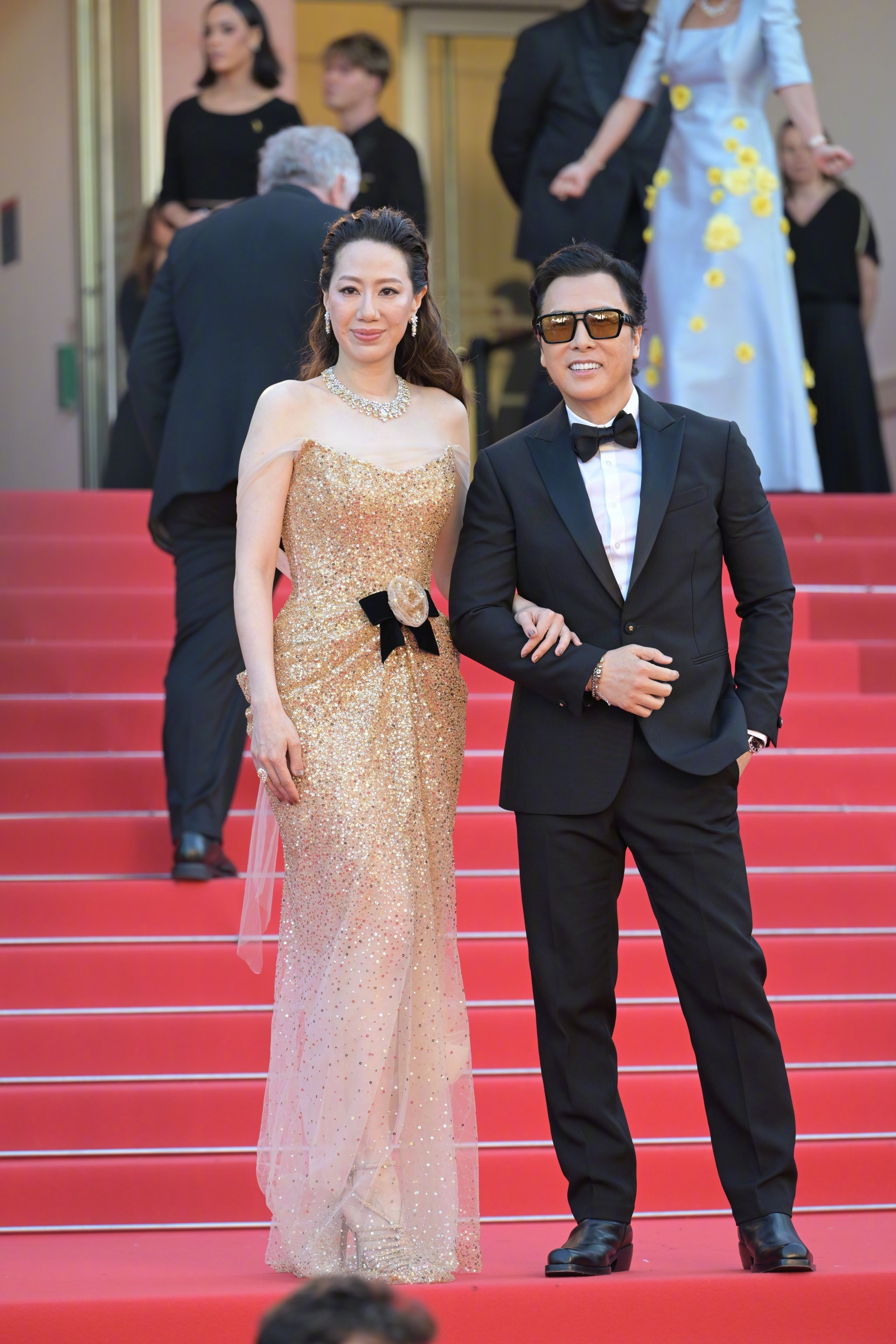 Chân Tử Đan dẫn vợ hoa hậu lên thảm đỏ Cannes, tỷ phú Amazon bị mạo danh ảnh 1