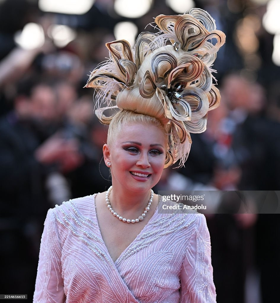 Chân Tử Đan dẫn vợ hoa hậu lên thảm đỏ Cannes, tỷ phú Amazon bị mạo danh ảnh 24