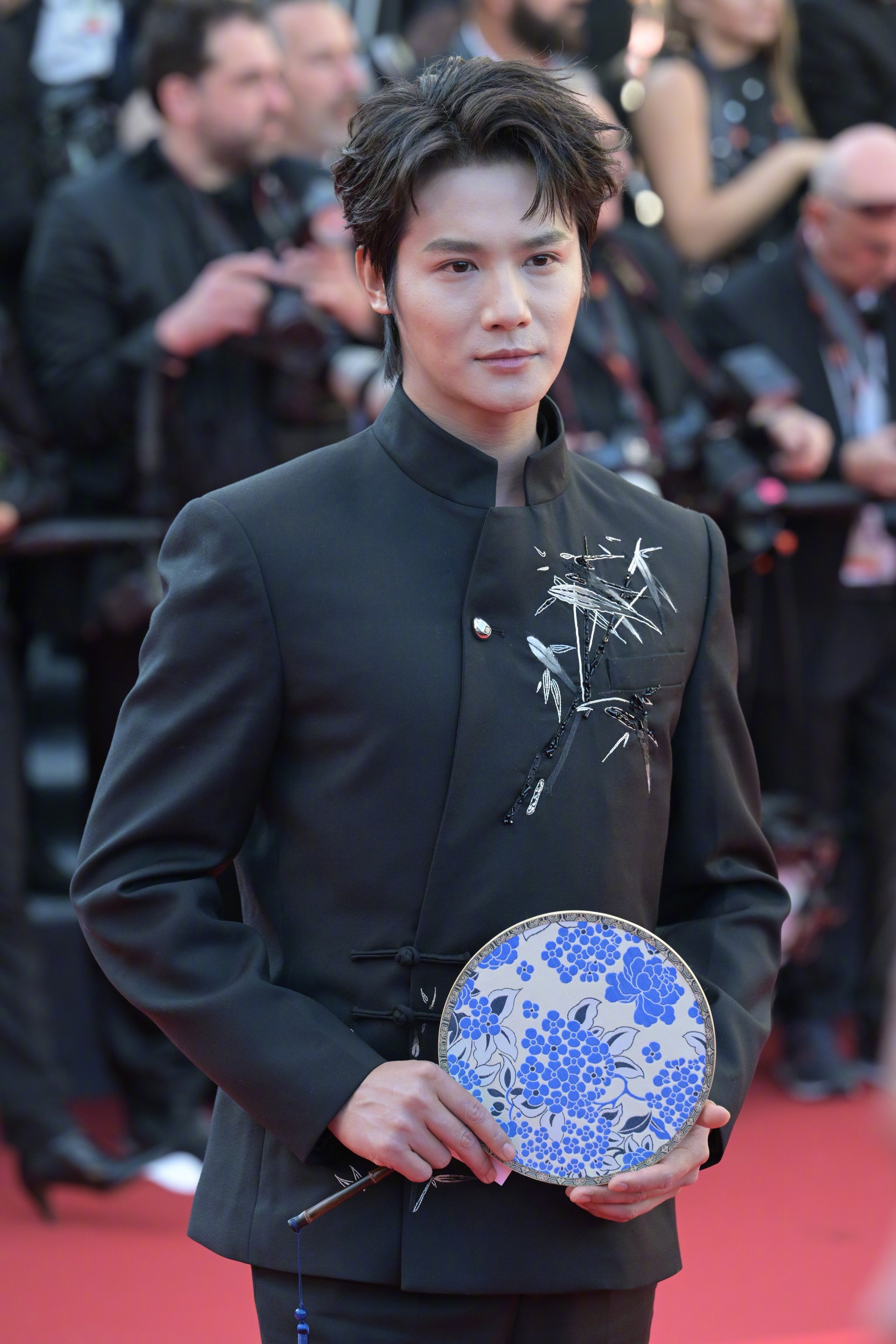 Chân Tử Đan dẫn vợ hoa hậu lên thảm đỏ Cannes, tỷ phú Amazon bị mạo danh ảnh 14