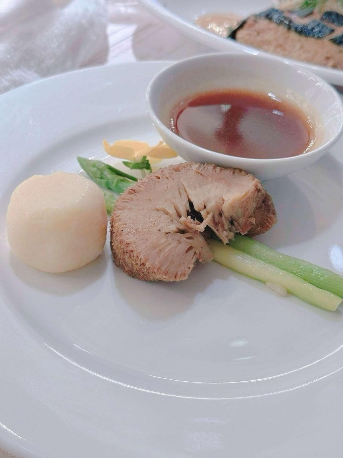 Cận cảnh mâm cỗ thuần chay trong đám cưới Hồ Quỳnh Hương ho quynh huong 14.jpg