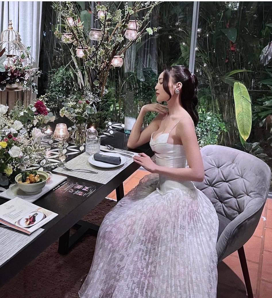 Lan Ngọc gây lú với vòng 1 trồi sụt thất thường giống hệt Ngọc Trinh