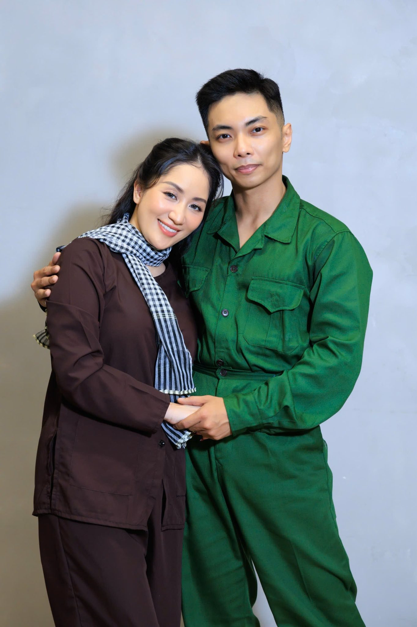 Mẹ chồng Khánh Thi là ai giàu và giỏi cỡ nào mà đang khiến cả MXH bàn tán