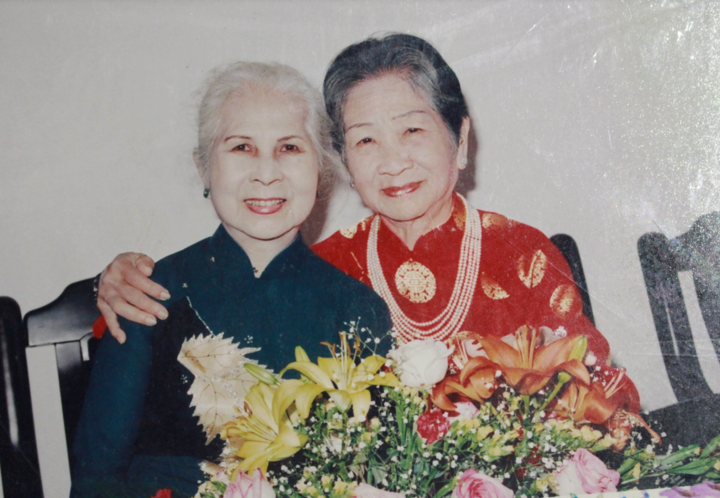 Hai chị em bà Lâm Thị Phết (trái) và Lâm Thị Phấn (phải). (Ảnh: Tư liệu gia đình)