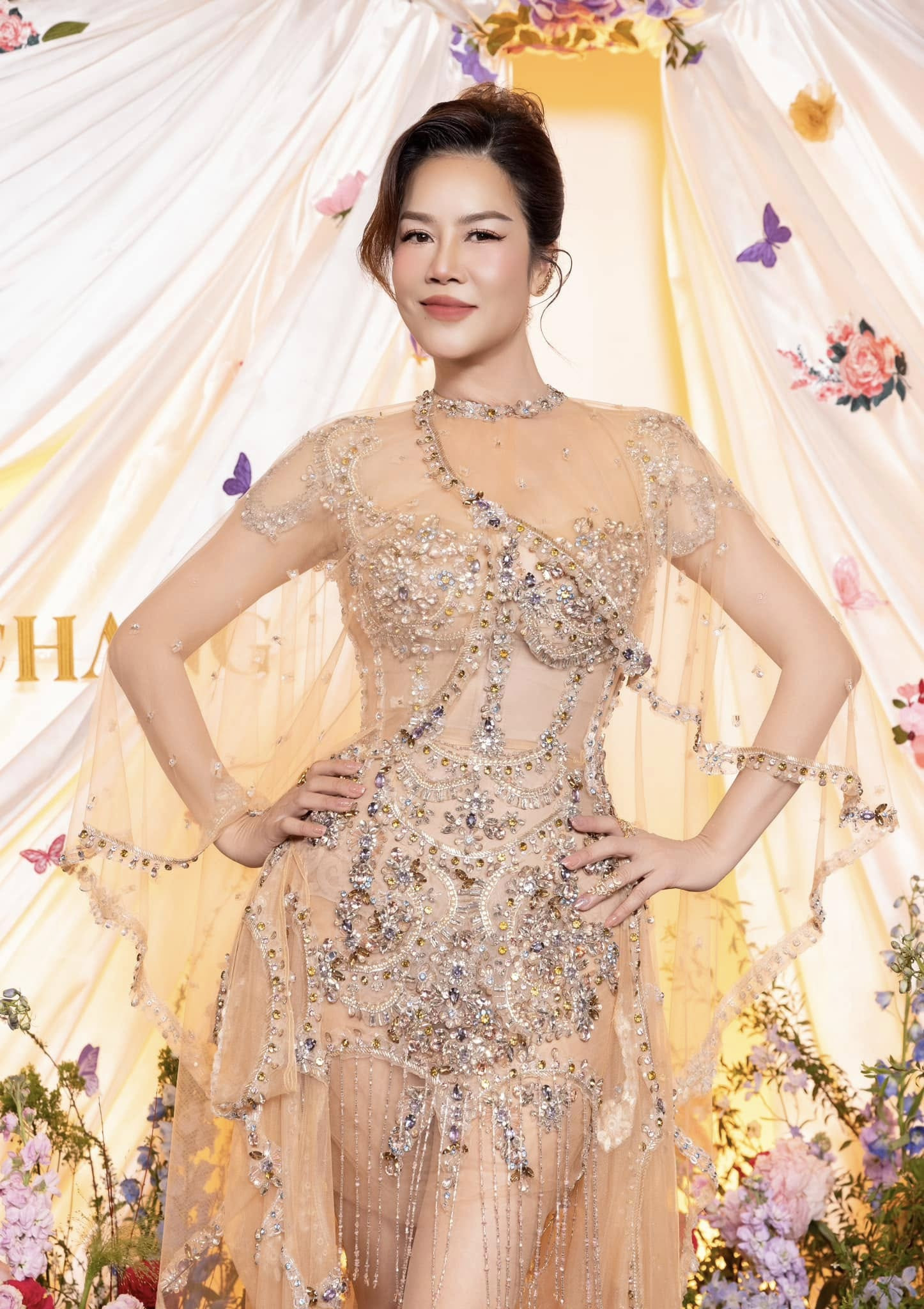 chi-dep-que-hai-phong-tuoi-ngoai-50-co-nhan-sac-hack-tuoi-gay-soc-tinh-yeu-dep-ben-bau-show-noi-tieng-022408517c6c42a5a8-878.jpg