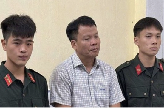 Cựu tổng biên tập tạp chí cùng thuộc cấp bị cáo buộc thực hiện 82 vụ cưỡng đoạt tài sản