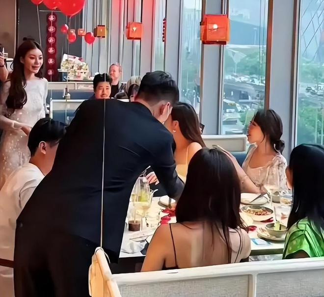 Đám cưới Uông Tiểu Phi và vợ mới bị chê quê mùa khác hẳn Từ Hy Viên năm xưa